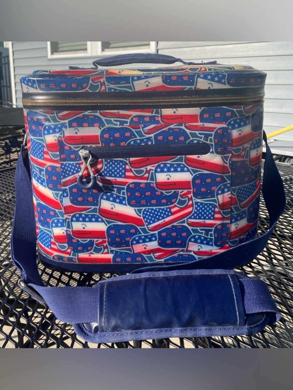 Vineyard Vines Cooler Bag Waterproof, Zip, Whale Flag, 12-Can Tote